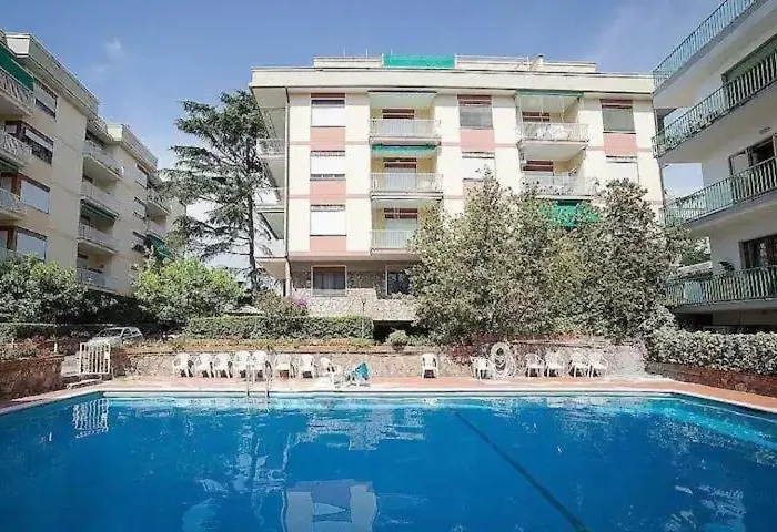Διαμέρισμα & Pool 2 *